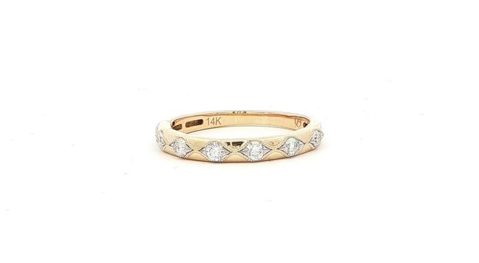 content/products/Single Prong-Set Diamond Wavy Milgrain Ring in Yellow Gold (0.07cts TWT)