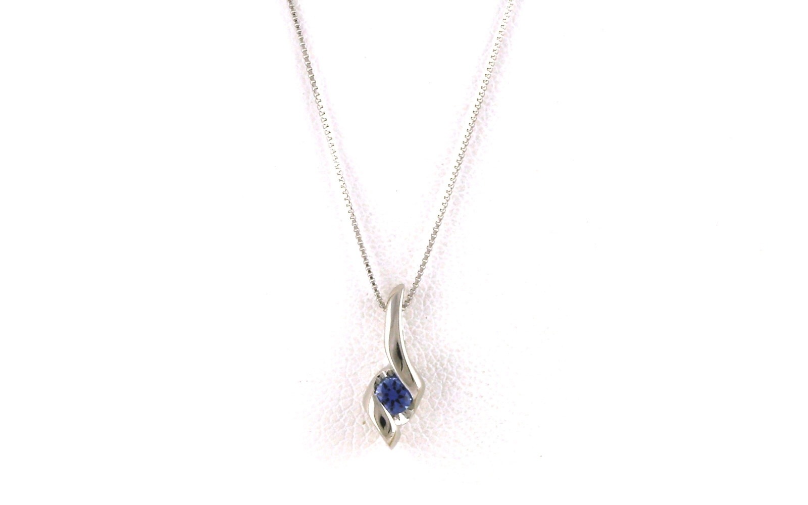 Twist Style Montana Yogo Sapphire Solitaire Necklace in White Gold (0.10ct)