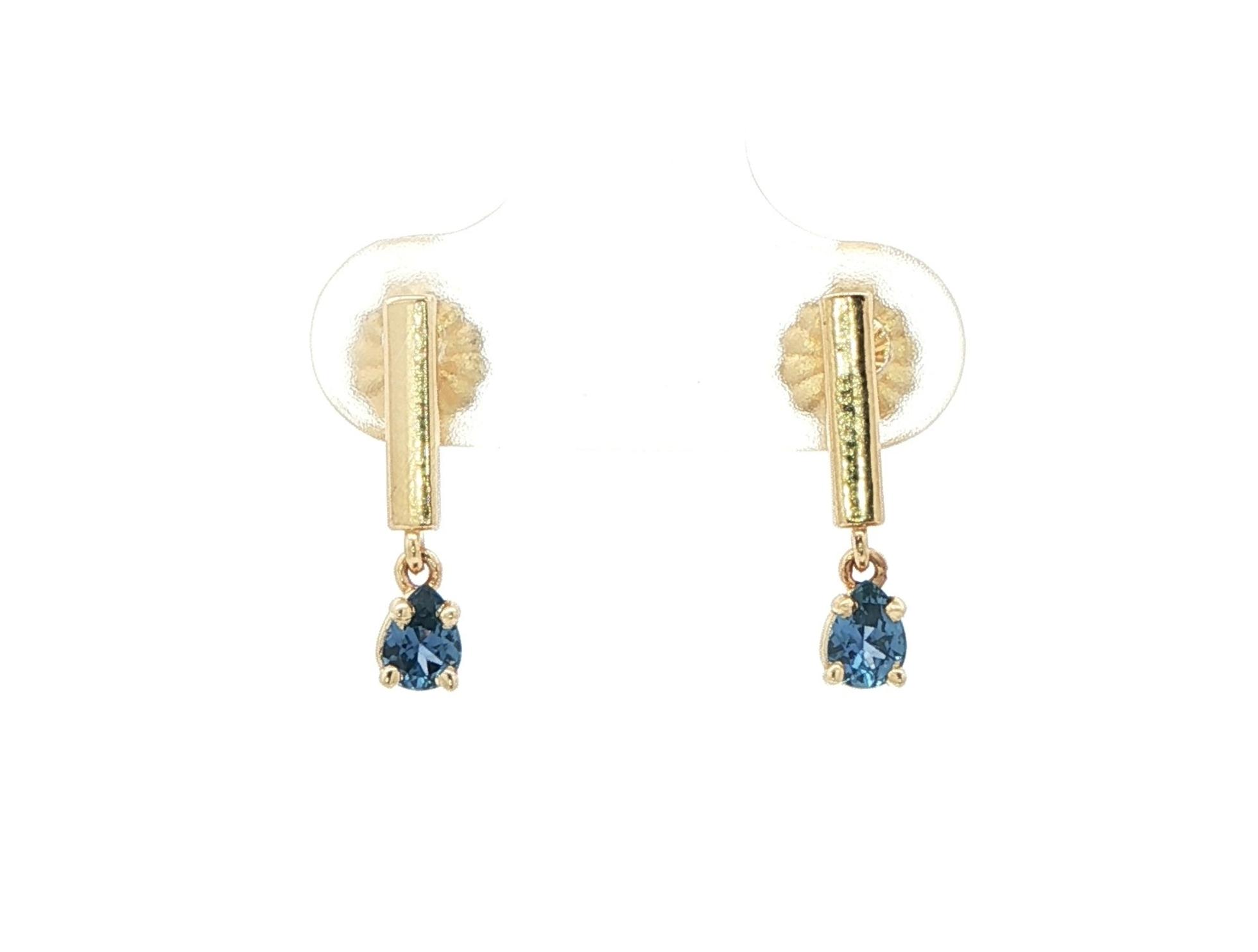 Bar Drop Montana Yogo Sapphire Earrings in Yellow Gold (0.33cts TWT)