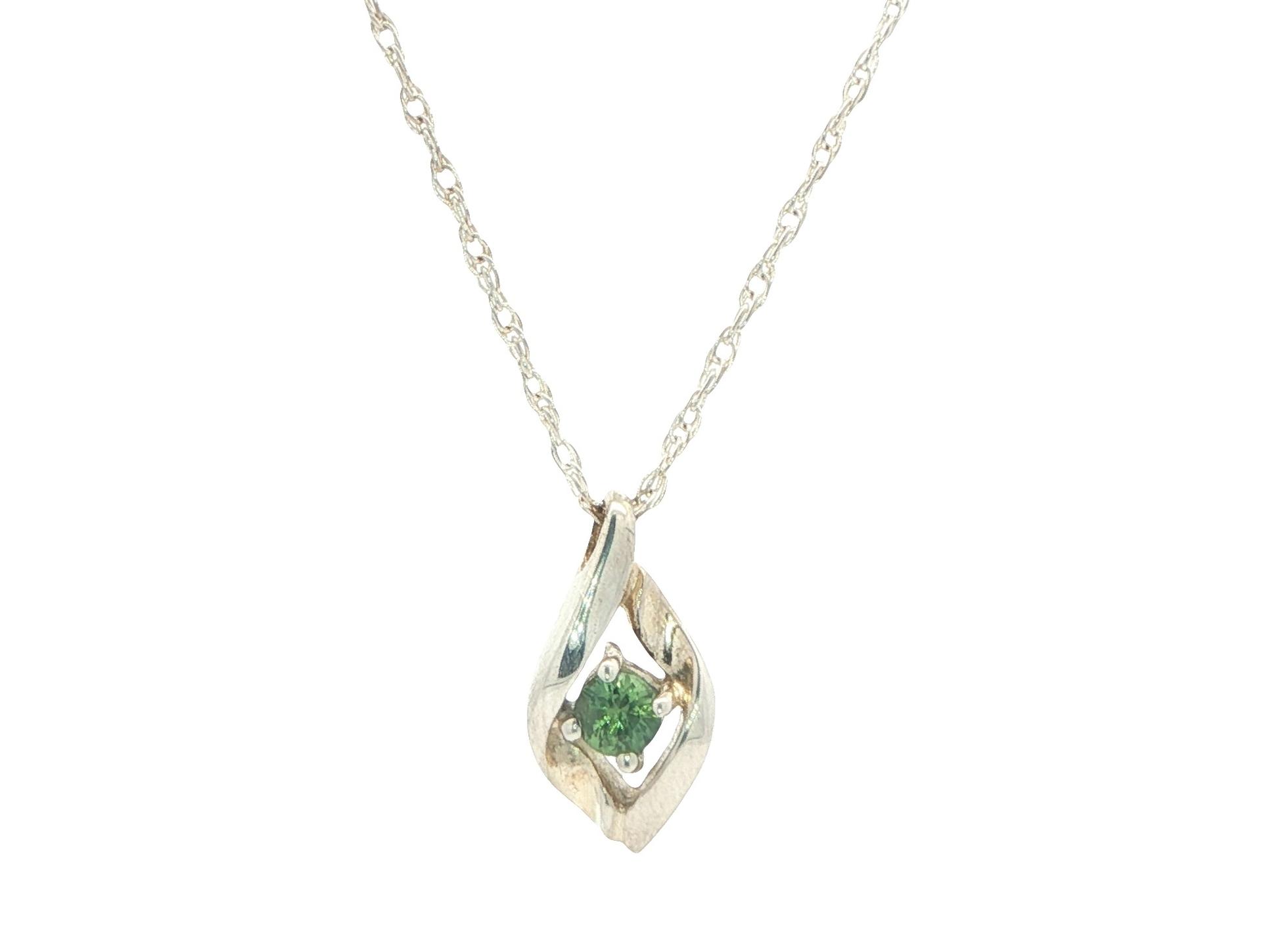 Twisted Green Montana Sapphire Necklace in Sterling Silver (0.25cts)