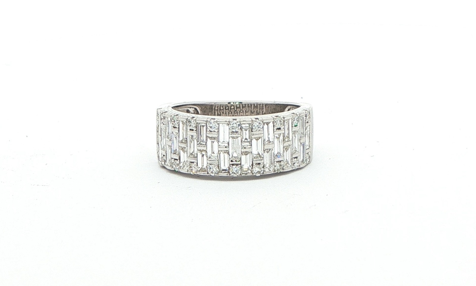 Wide Diamond Fashion Band in White Gold (1.27cts TWT)