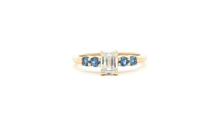 content/products/5-Stone4 Prong-Set Diamond and Montana Yogo Sapphire Ring in Yellow Gold (1.06cts TWT)