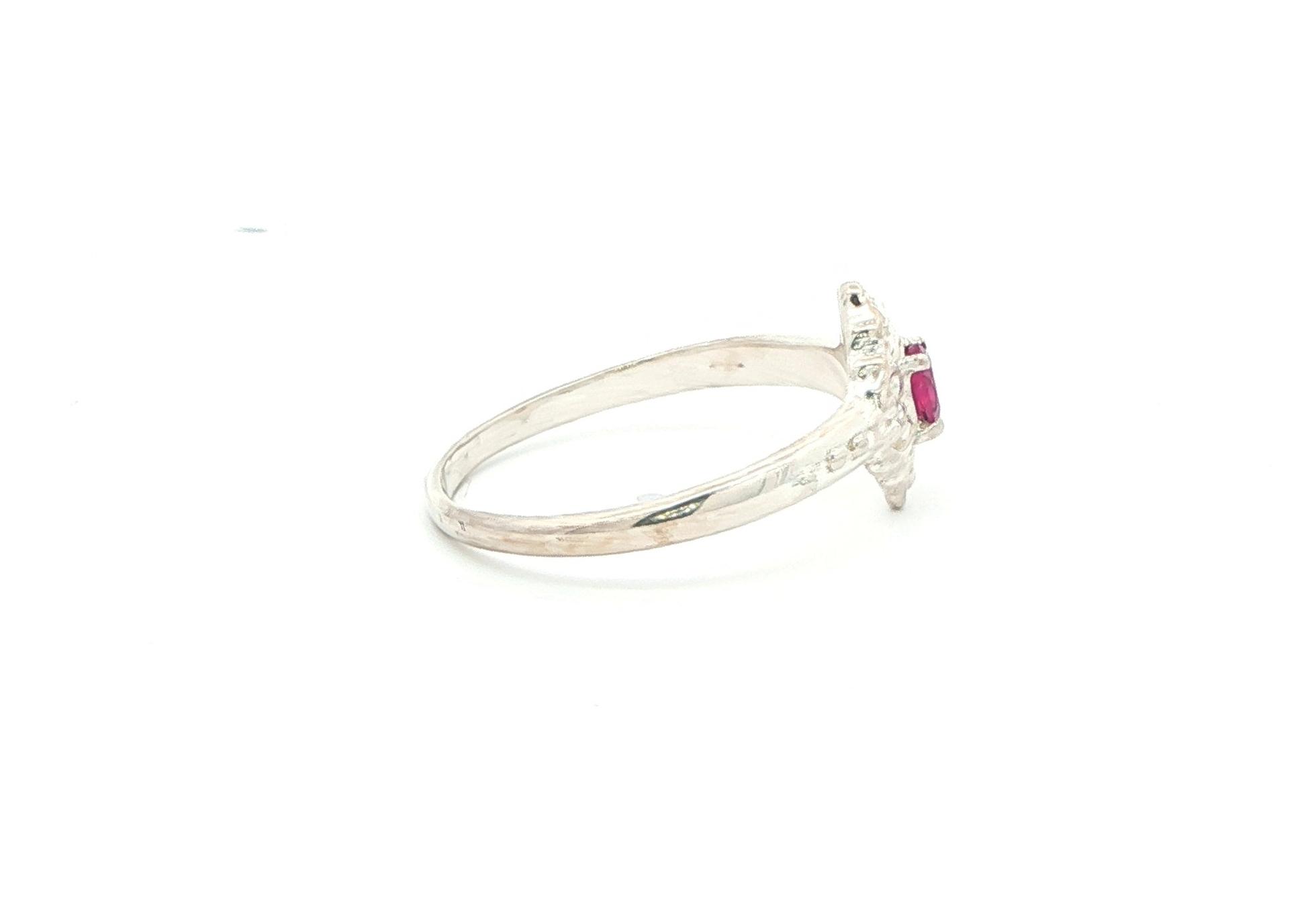 Filigree-Style Kite-Shape Montana Garnet Ring in Sterling Silver (0.40ct) side