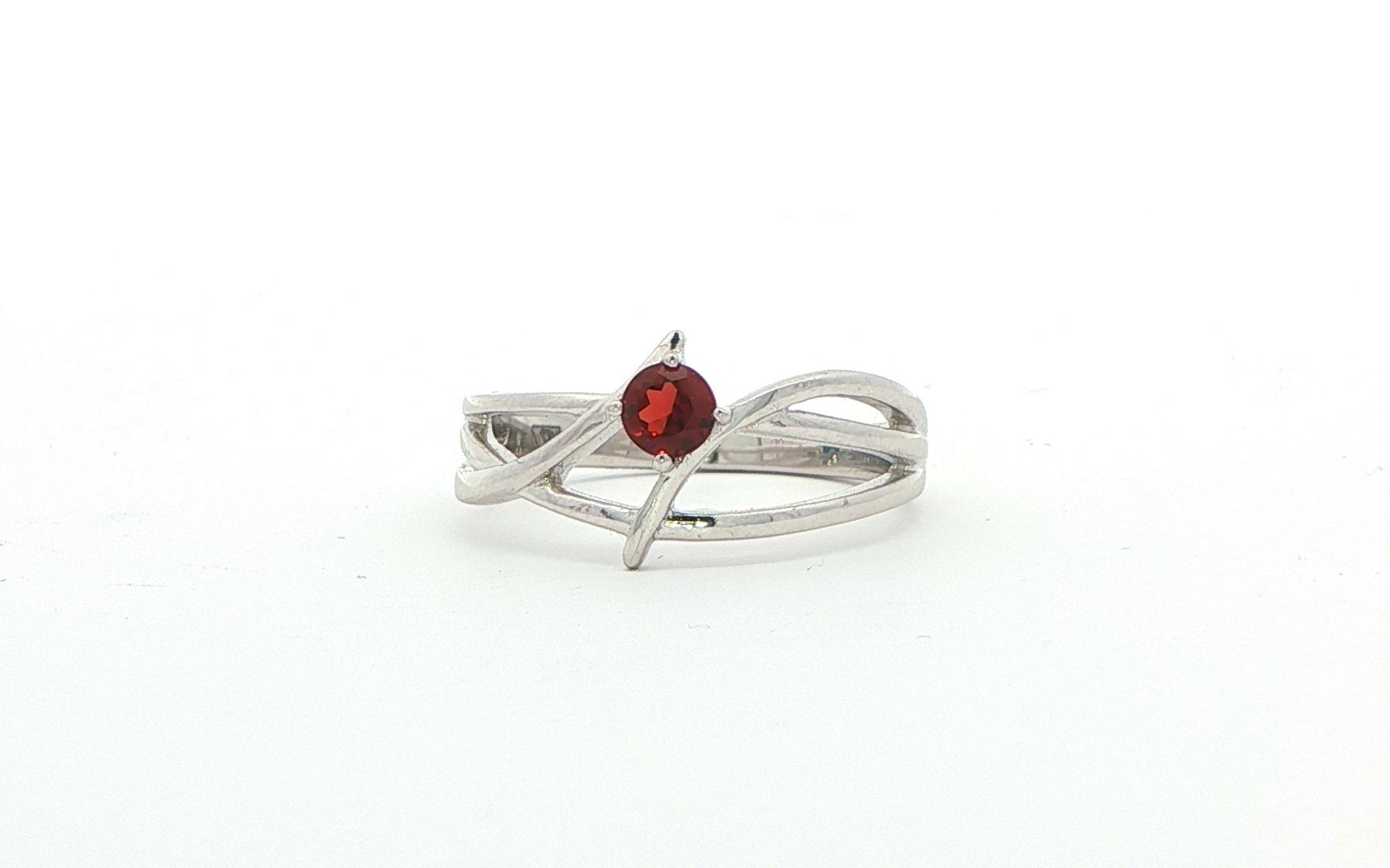 Criss-Cross Montana Garnet Ring in Sterling Silver (0.35ct)