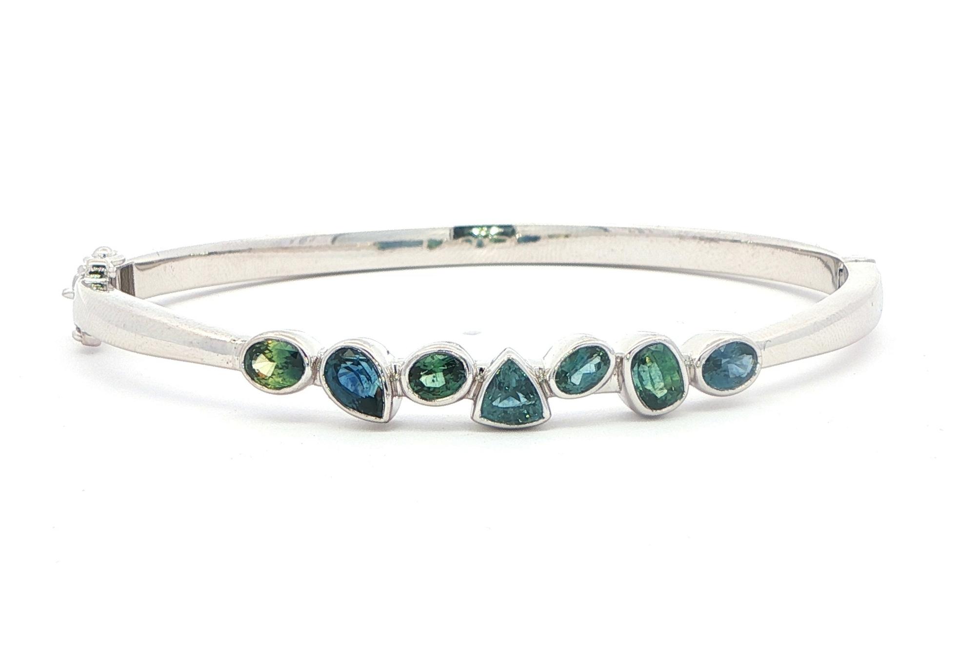7-Stone Bezel-Set Montana Sapphire Hinged Bangle Bracelet in Sterling Silver (3.00cts TWT)