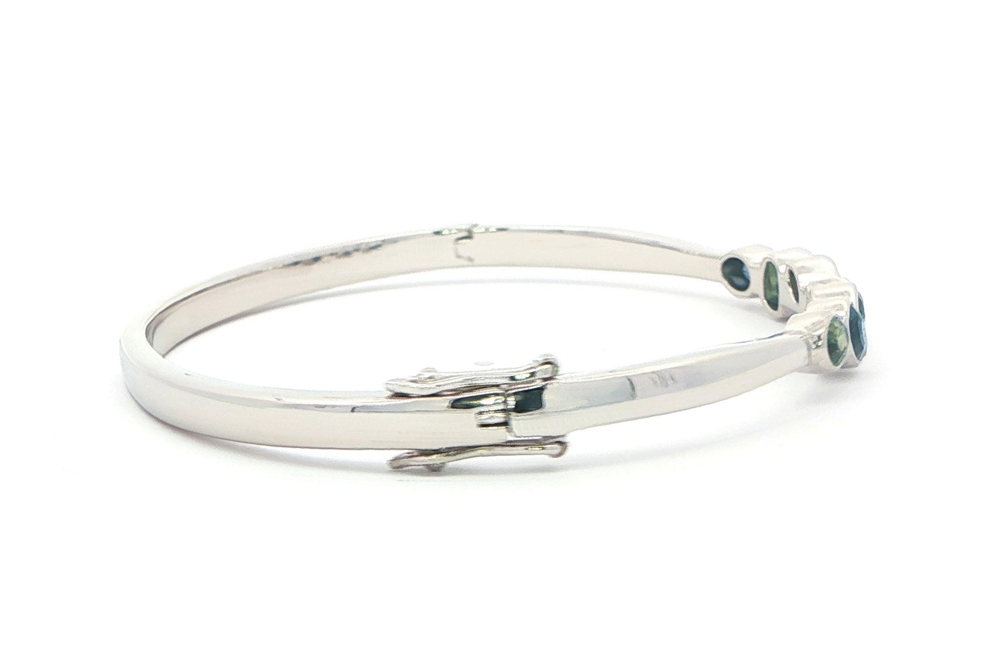 7-Stone Bezel-Set Montana Sapphire Hinged Bangle Bracelet in Sterling Silver (3.00cts TWT) side