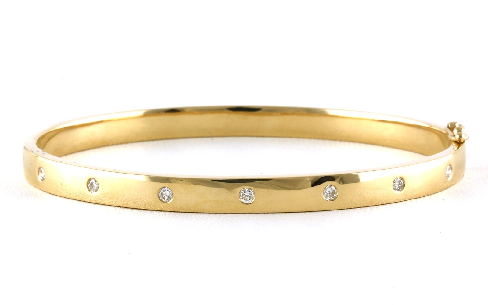 7-Stone Flush-Set Diamond Hinged Bangle Bracelet in Yellow Gold (0.34cts TWT)