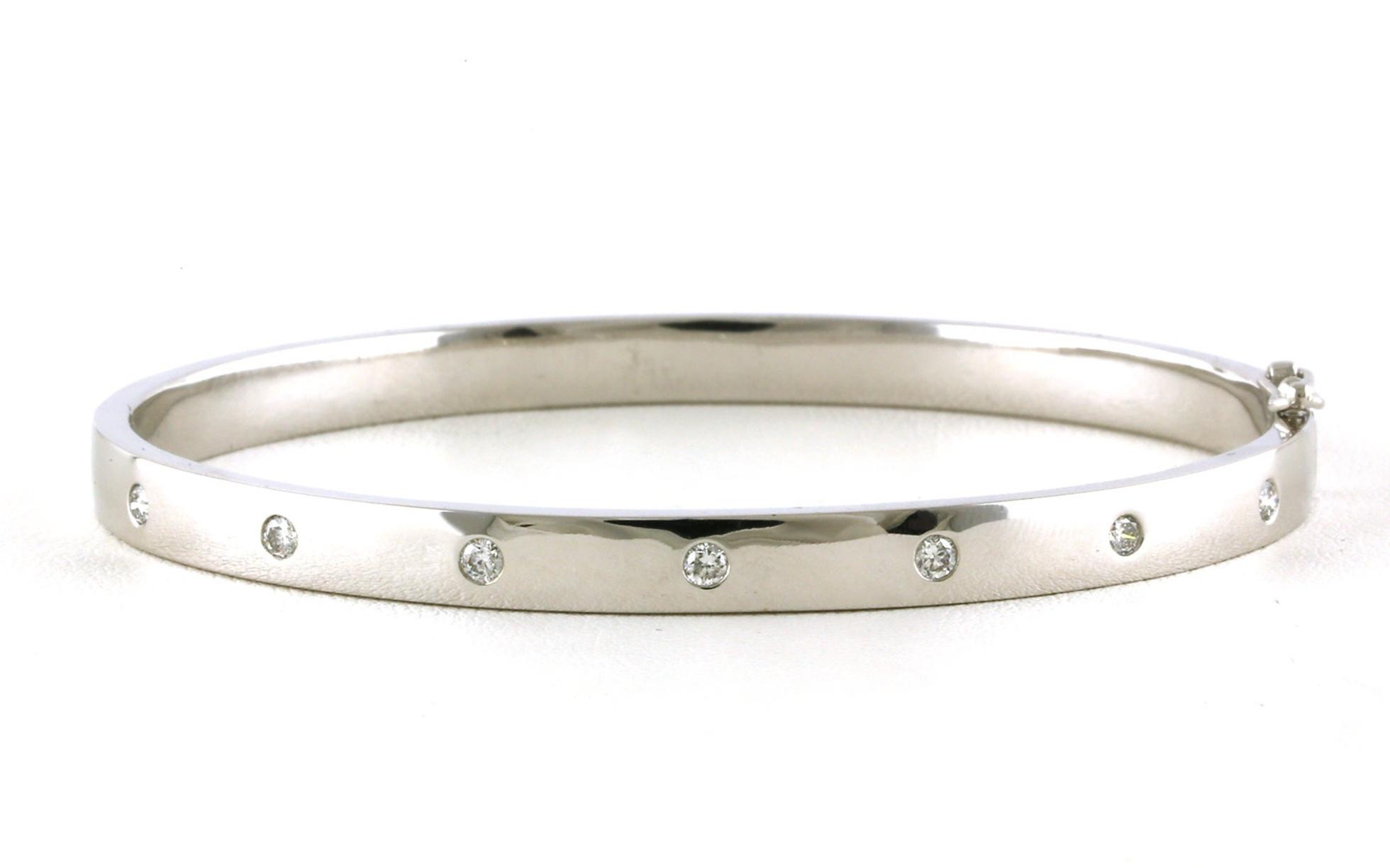 7-Stone Flush-Set Diamond Hinged Bangle Bracelet in White Gold (0.30cts TWT)