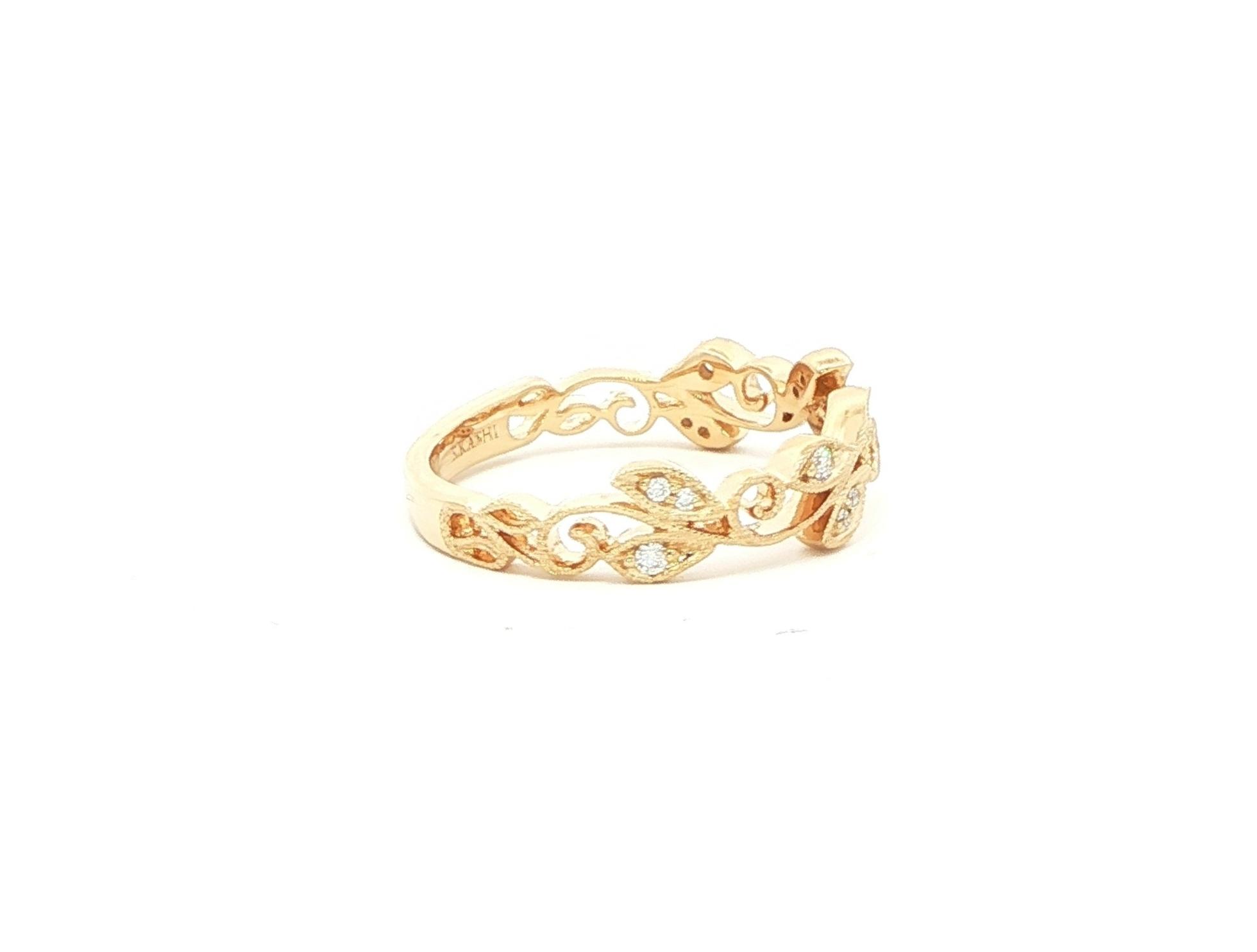 Floral Filigree Diamond Band in Yellow Gold (0.08cts TWT) side