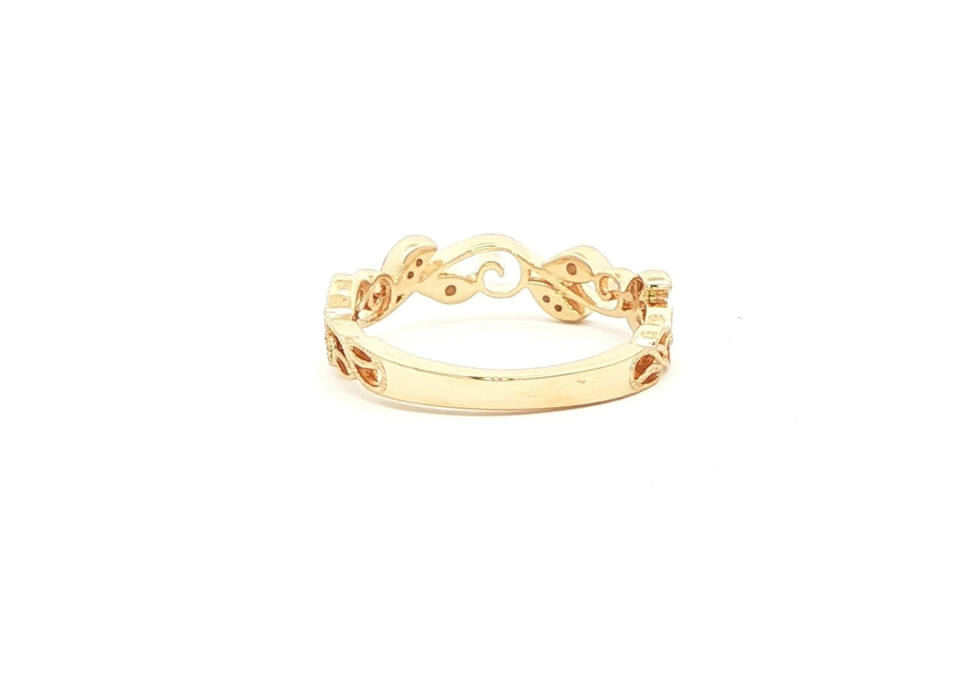 Floral Filigree Diamond Band in Yellow Gold (0.08cts TWT) back
