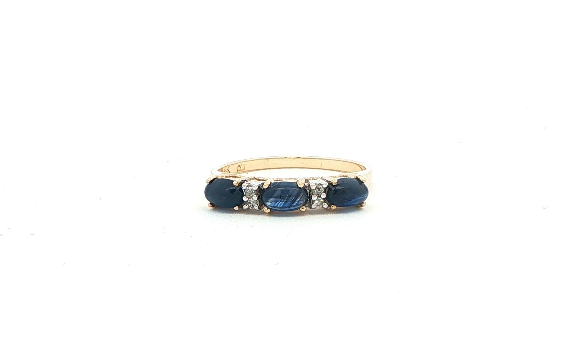 Estate Piece: Alternating Cabochon Sapphire and Diamond Ring in Yellow Gold (0.35cts TWT)