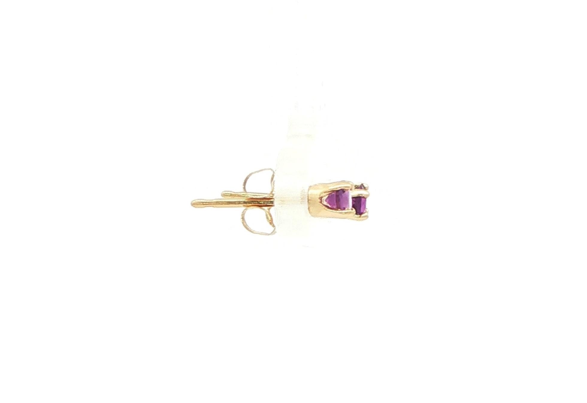 Estate Piece: Amethyst Stud Earrings in Yellow Gold (0.20cts TWT) side