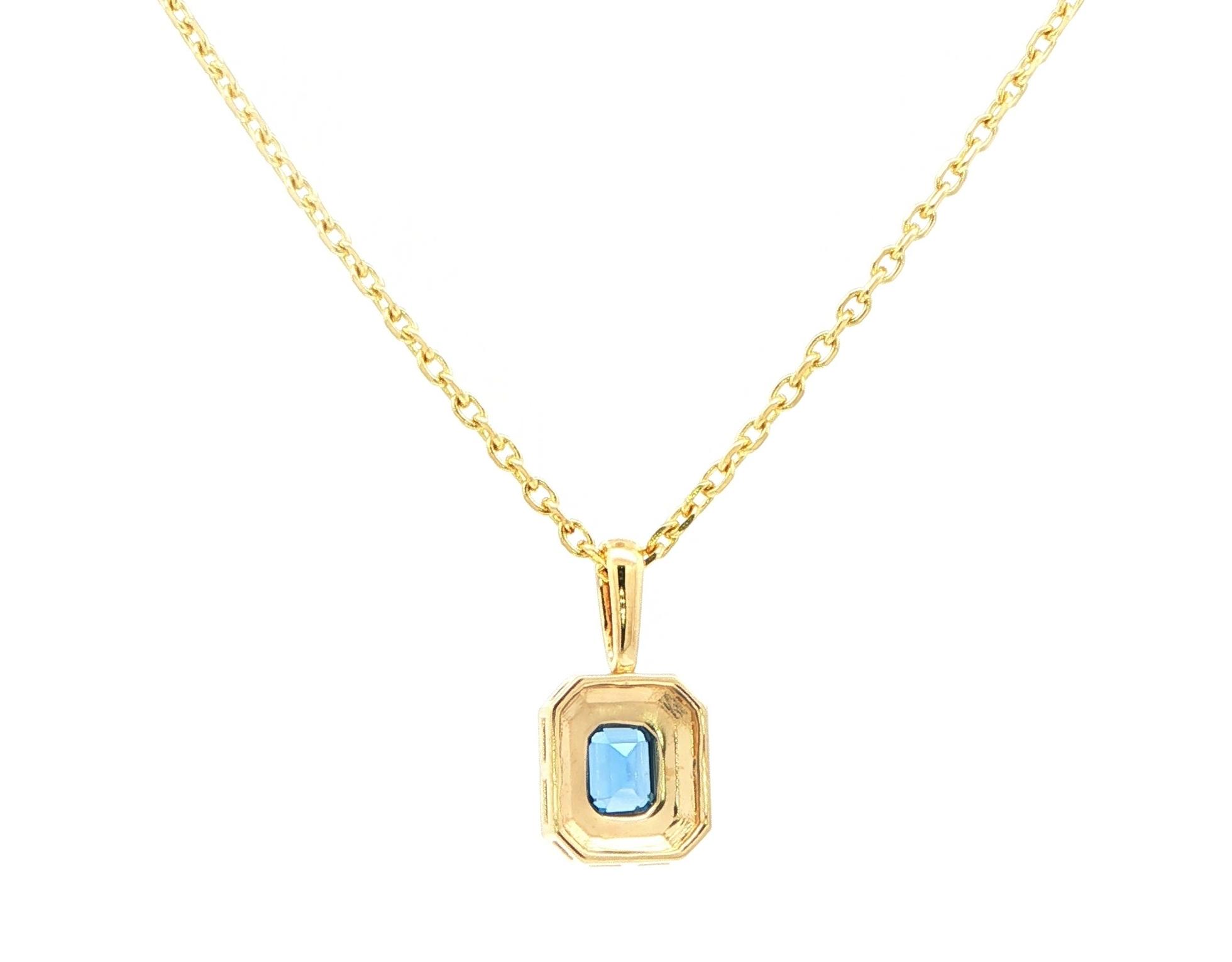 Emerald-cut Montana Yogo Sapphire Necklace with Fluted Halo Bezel in Yellow Gold (0.90cts) back