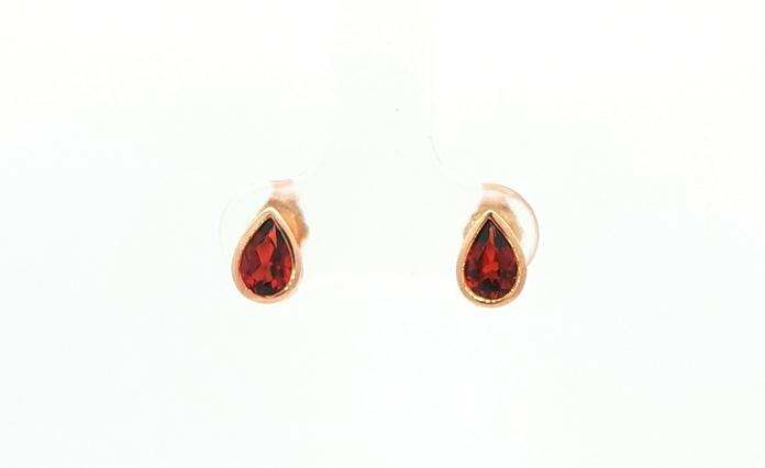 content/products/Bezel-set Pear-cut Garnet Stud Earrings in Rose Gold (1.05cts TWT)