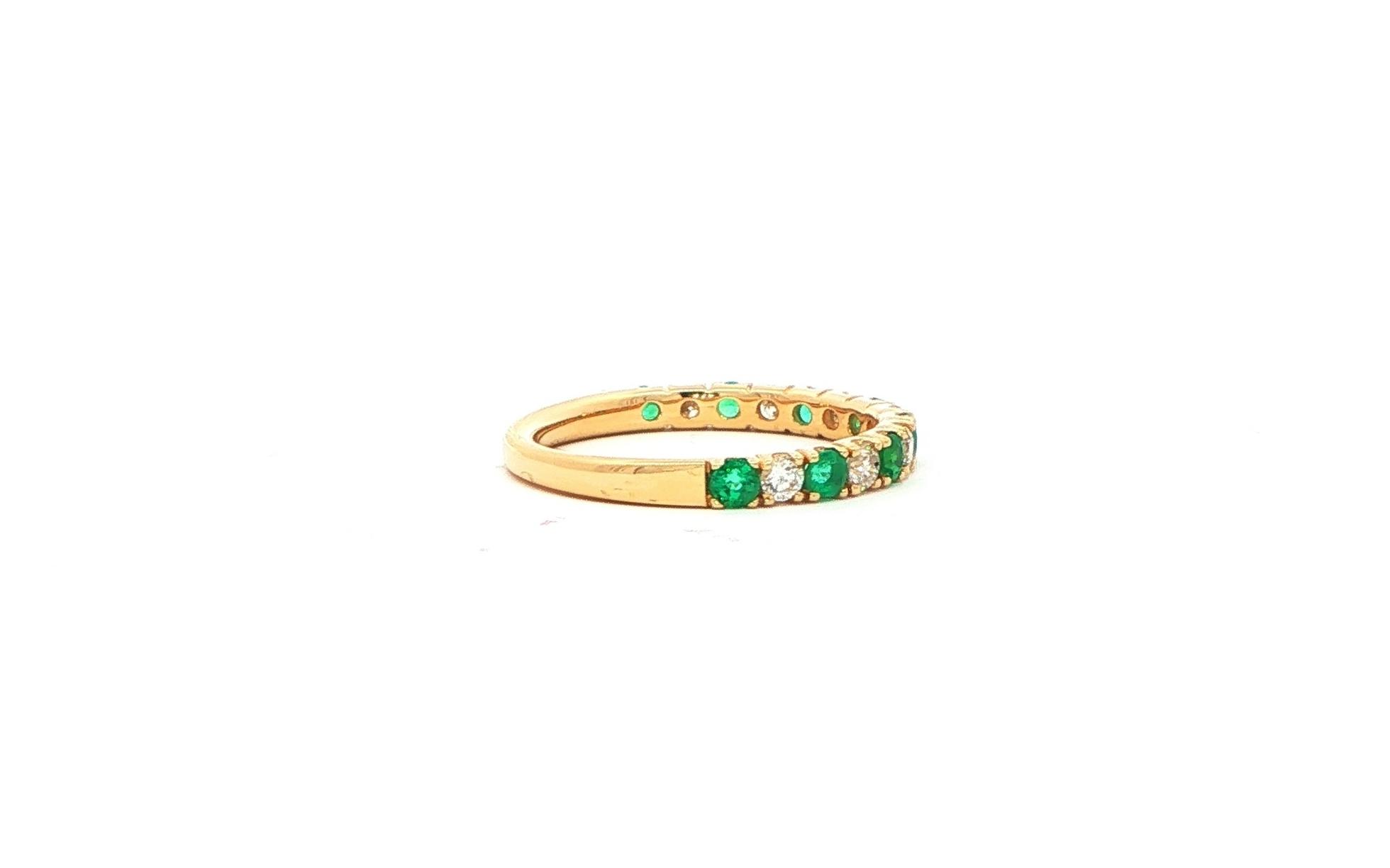 Alternating Emeralds and Diamonds Ring in Yellow Gold (0.76cts TWT) side