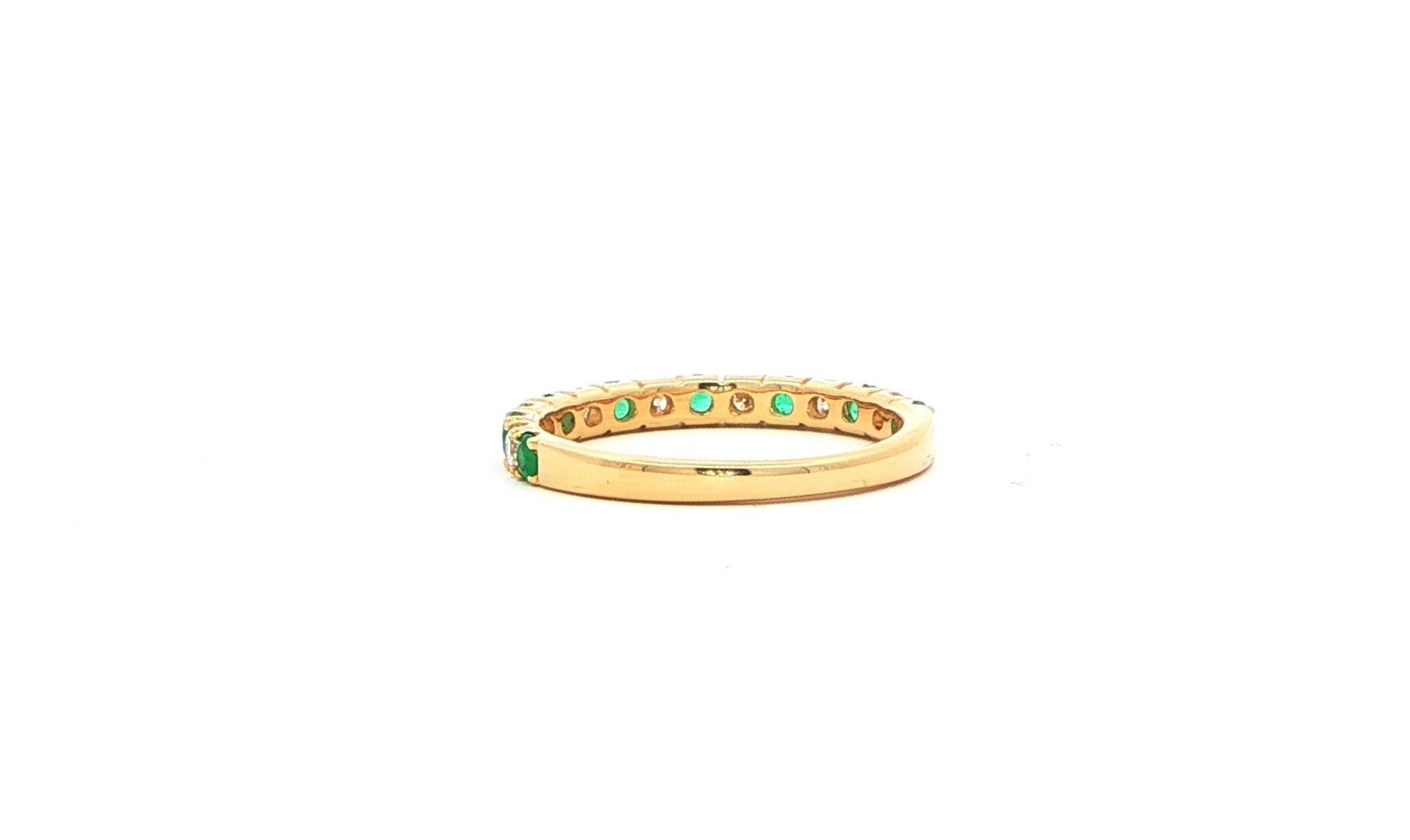 Alternating Emeralds and Diamonds Ring in Yellow Gold (0.76cts TWT) back