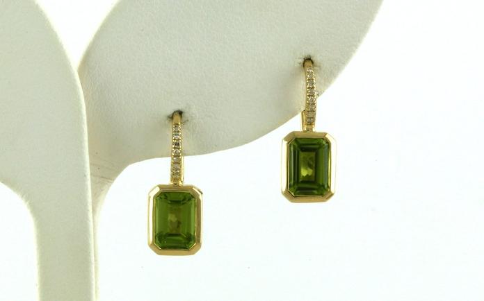 content/products/Bezel-Set Peridot and Diamond Pave Leverback Earrings in Yellow Gold (3.31cts TWT)