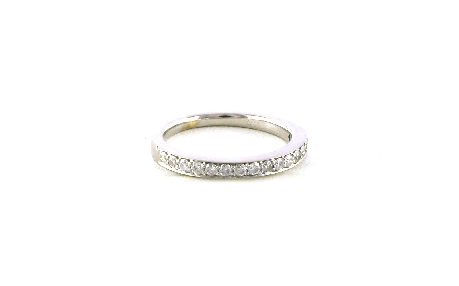 Estate Piece: 15-Stone Diamond Pave Wedding Band in White Gold (0.15cts TWT)