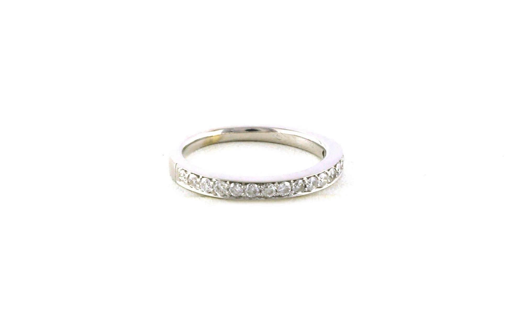 Estate Piece: 15-Stone Diamond Pave Wedding Band in White Gold (0.15cts TWT)