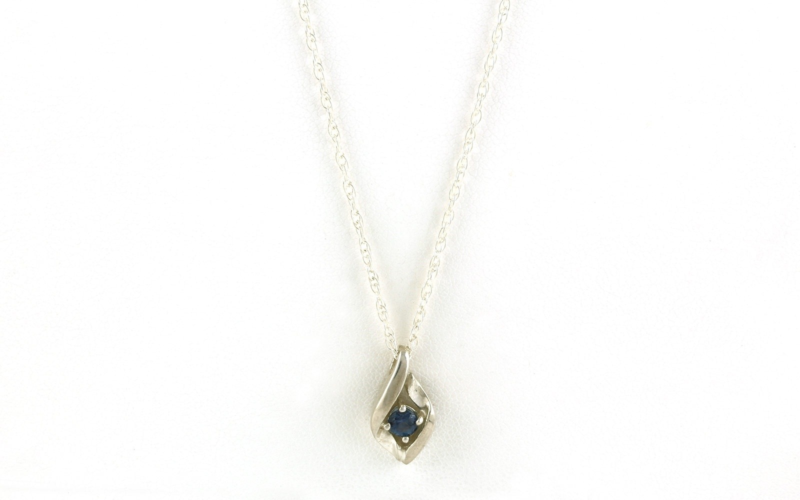 Twist Montana Sapphire Solitaire Necklace in Sterling Silver (0.33cts TWT)