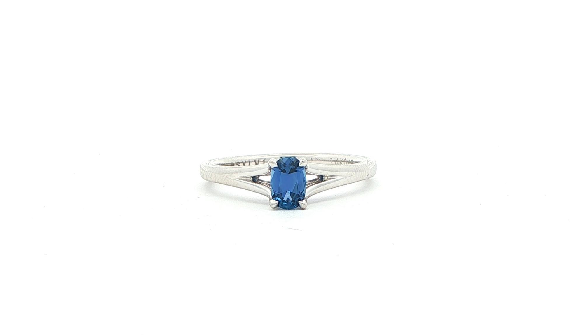 Solitaire Oval-cut Montana Yogo Sapphire Ring in White Gold (0.49cts)