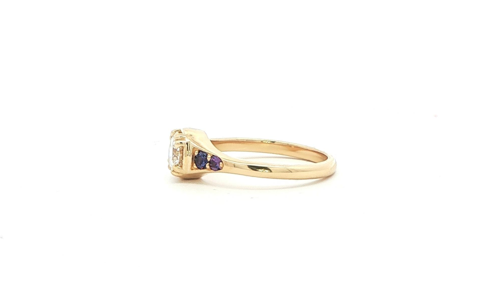 5-Stone Diamond and Huckleberry Sapphire Ring in Yellow Gold (0.81cts TWT) side