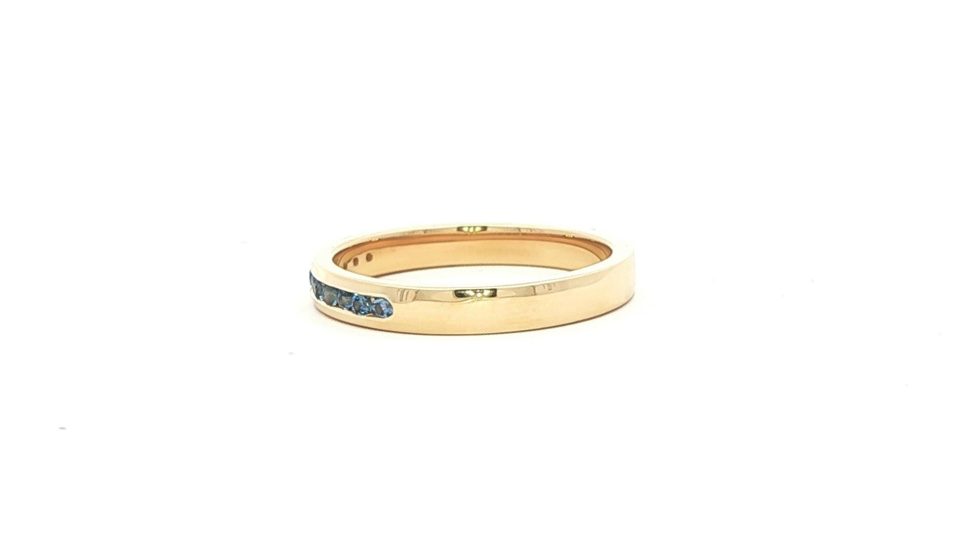 11-Stone Channel-set Montana Yogo Sapphire Ring in Yellow Gold (0.21cts TWT) scale