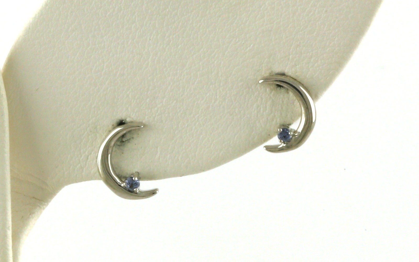 Crescent Moon Montana Yogo Sapphire Stud Earrings in White Gold (0.04cts TWT)