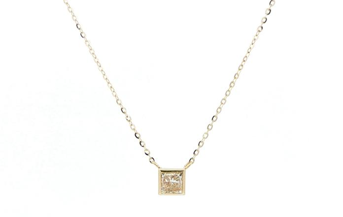 content/products/Split Chain Bezel-Set Diamond Solitaire Necklace in Yellow Gold (0.55ct)