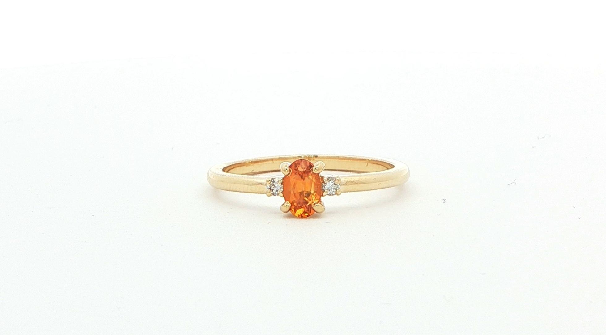 3-Stone Oval-cut Vivid Orange Montana Sapphire and Diamond Ring in Yellow Gold (0.53cts TWT)