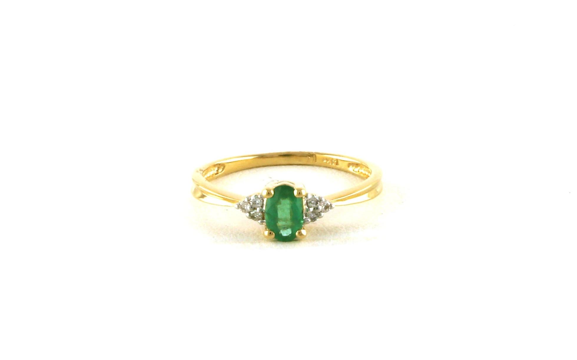 Two Tone 7-Stone Emerald and Diamond Cluster Ring in White and Yellow Gold (0.46cts TWT)