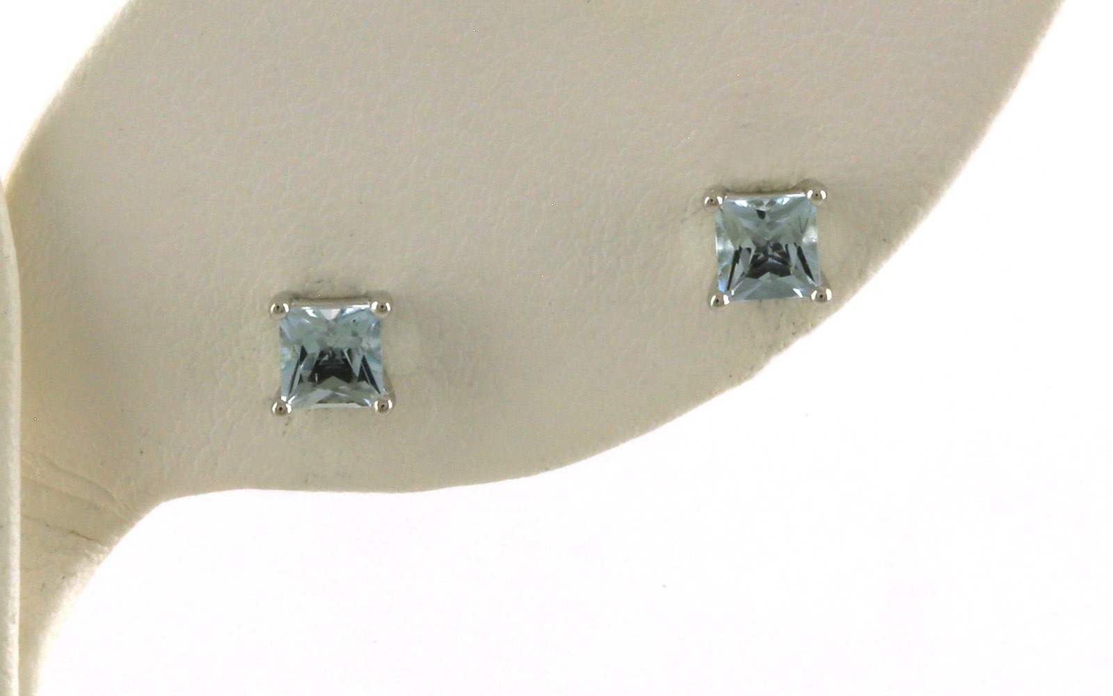 Aquamarine Stud Earrings in White Gold (0.82cts TWT)