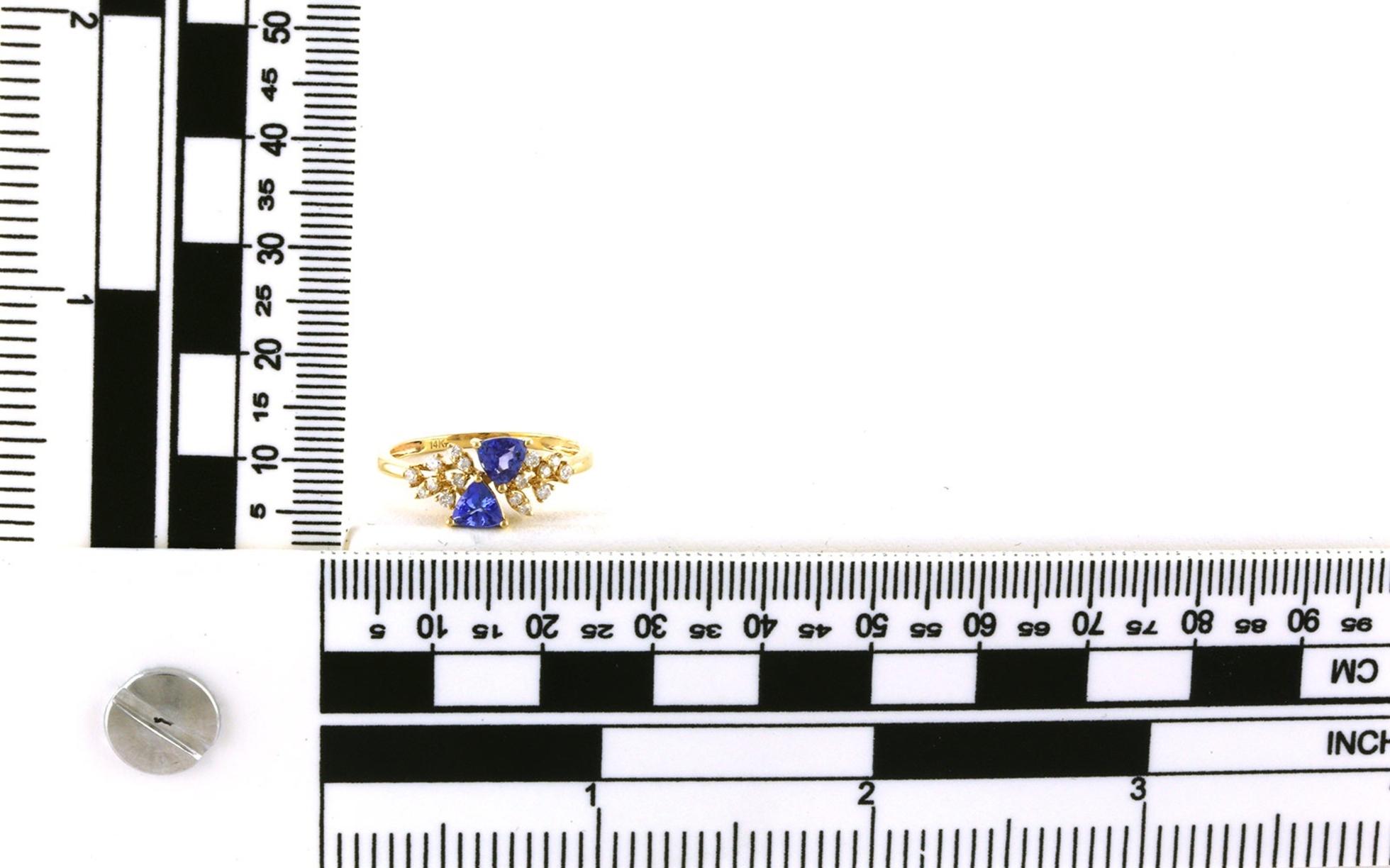 18-Stone Tanzanite and Diamond Cluster Ring in Yellow Gold (0.94cts TWT) scale