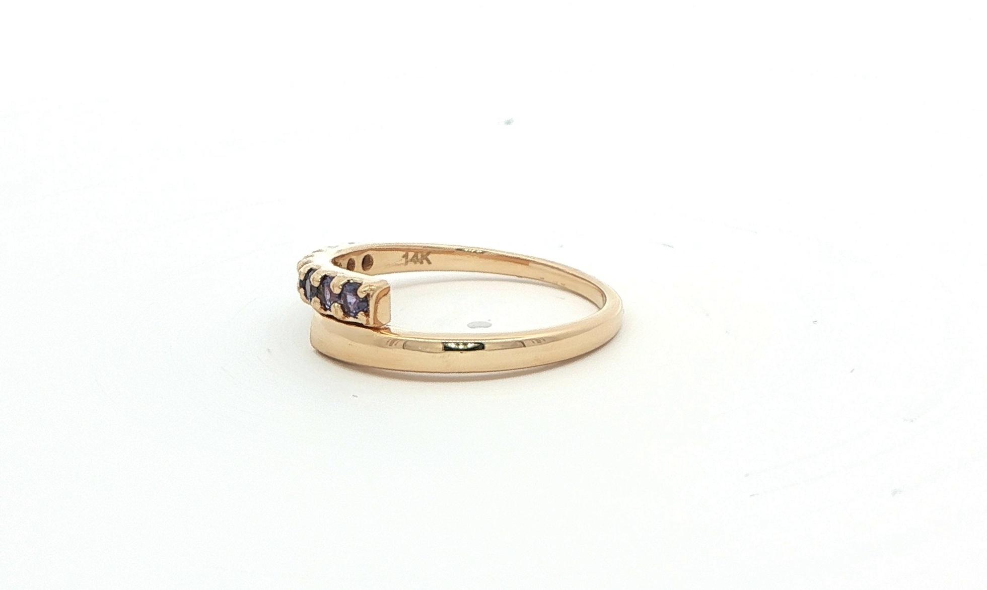 Overlapping Huckleberry Sapphire Ring in Yellow Gold (0.37cts TWT) side