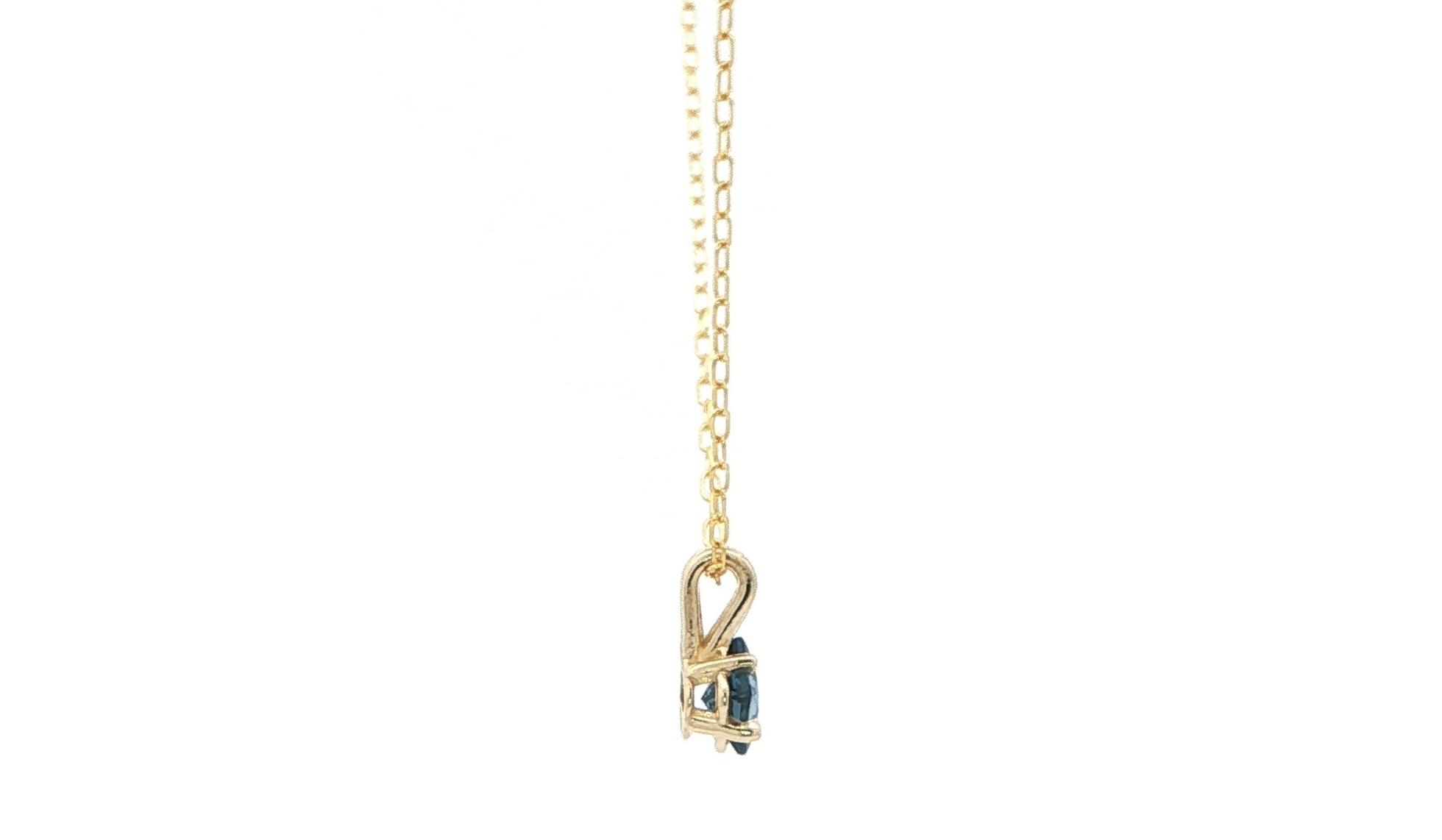 Kite-set Princess-cut Montana Yogo Sapphire Solitaire Necklace in Yellow Gold (0.25cts) side