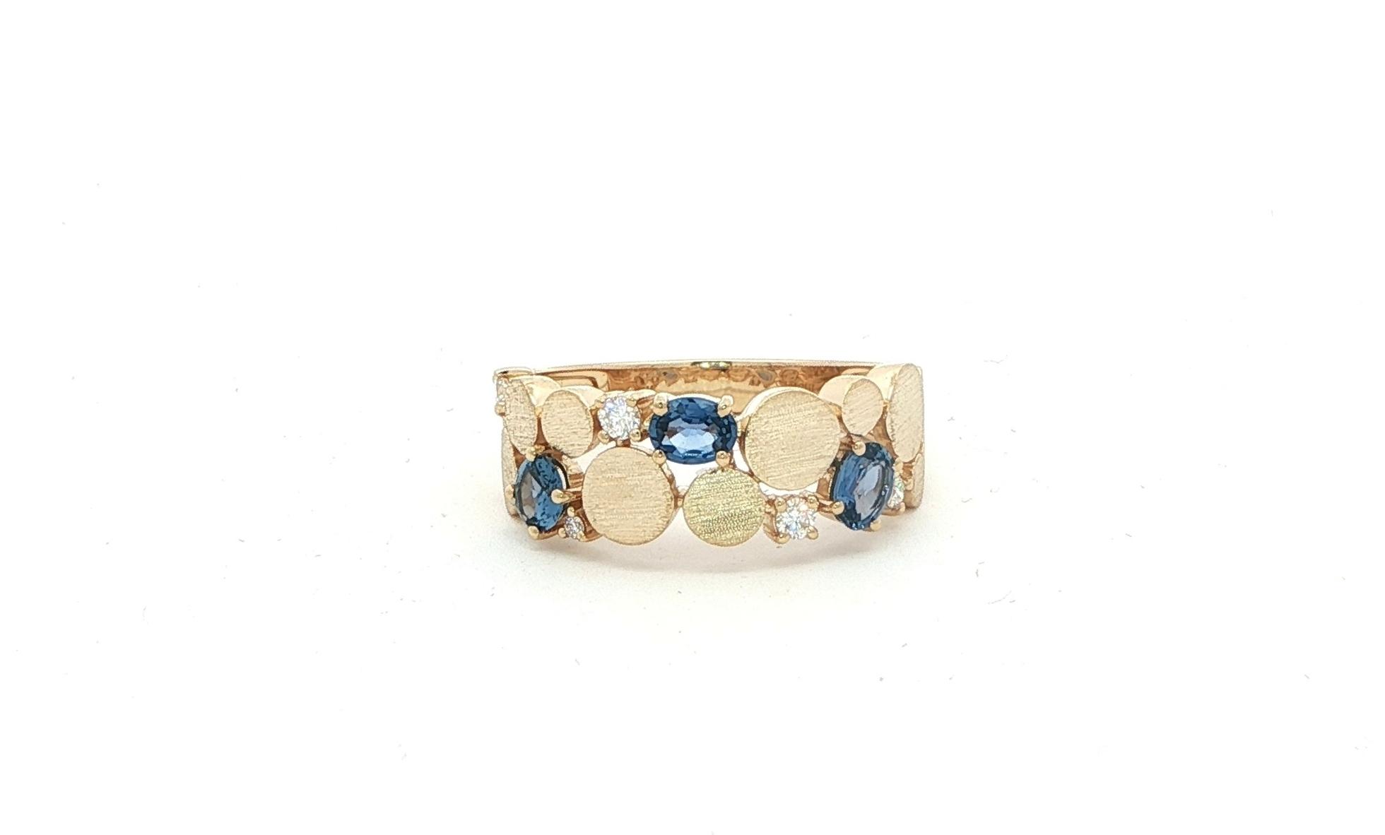 Wide River Rock Montana Yogo Sapphire and Diamond Ring White Sandblast Finish in Yellow Gold (0.70cts TWT)