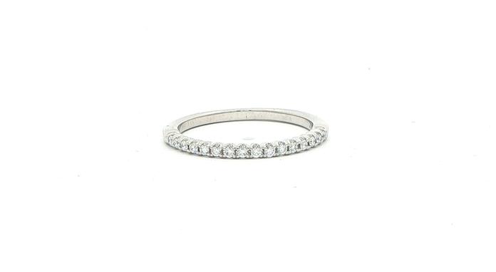 content/products/Estate Piece: 16-Stone Diamond Ring in White Gold (0.25cts TWT)