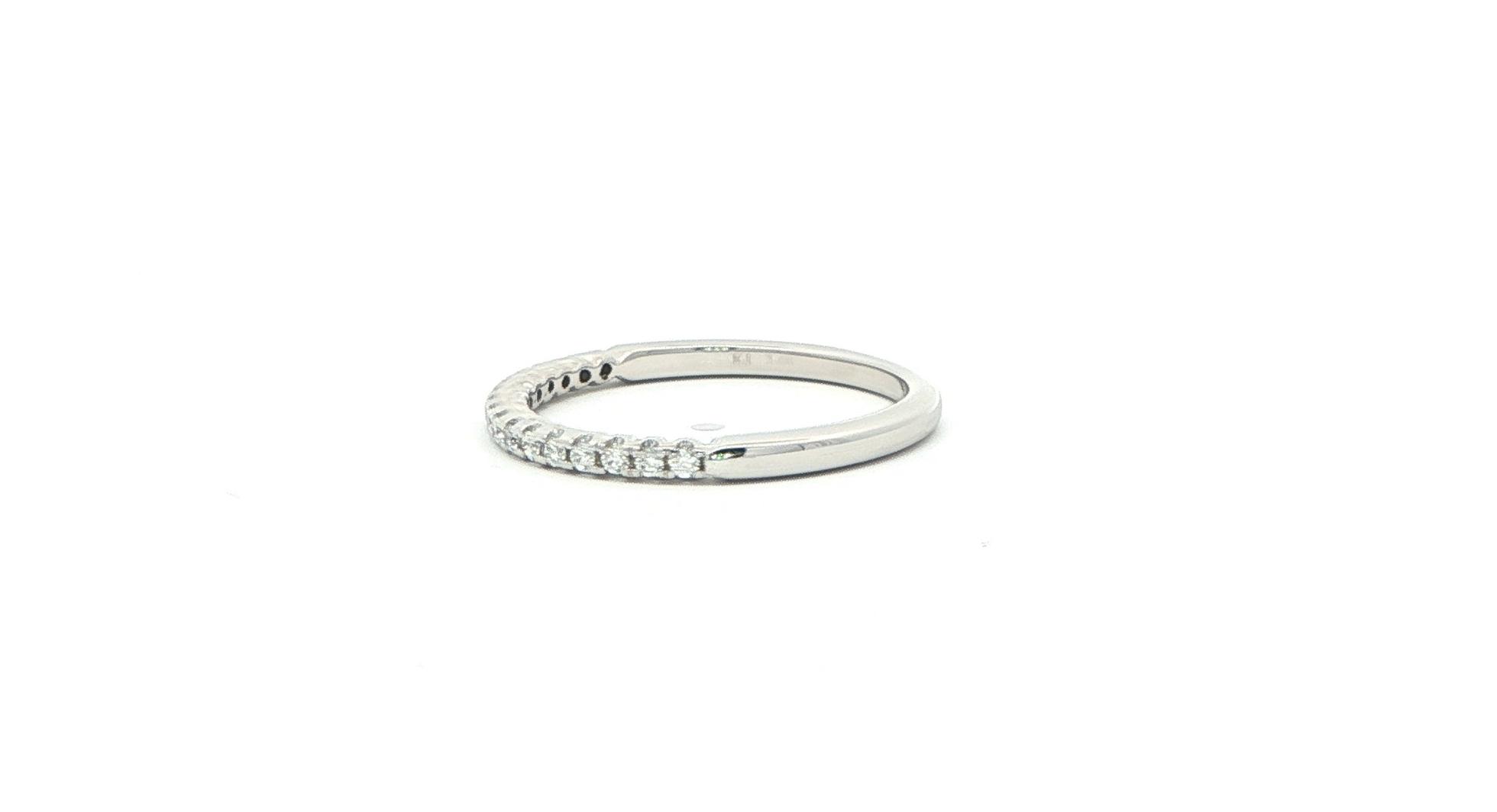 Estate Piece: 16-Stone Diamond Ring in White Gold (0.25cts TWT) side