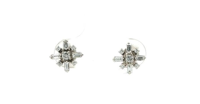 content/products/Snowflake Baguette and Round-cut Diamond Stud Earrings in White Gold (0.40cts TWT)
