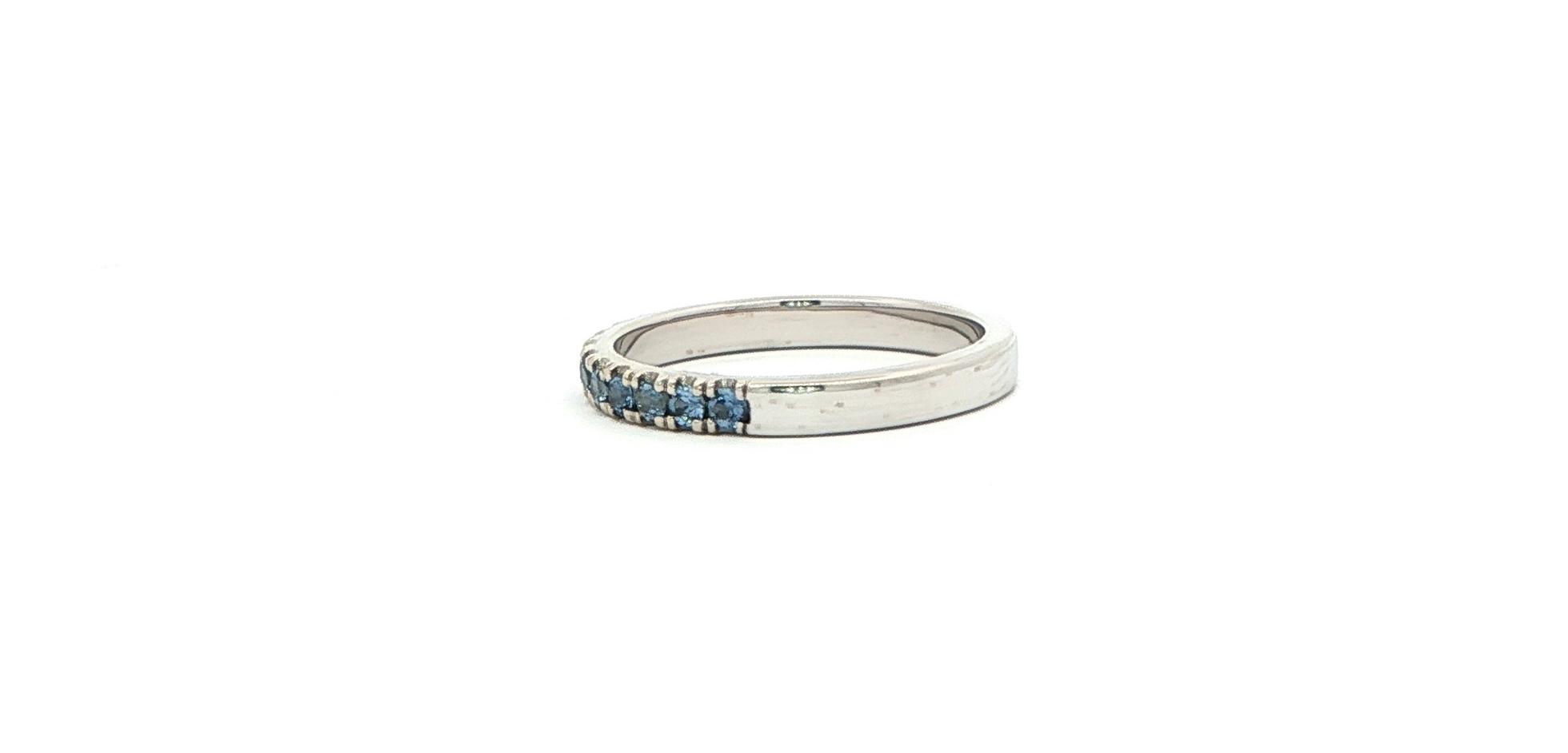 11-Stone U-Cup Montana Yogo Sapphire Ring in White Gold (0.36cts TWT) side