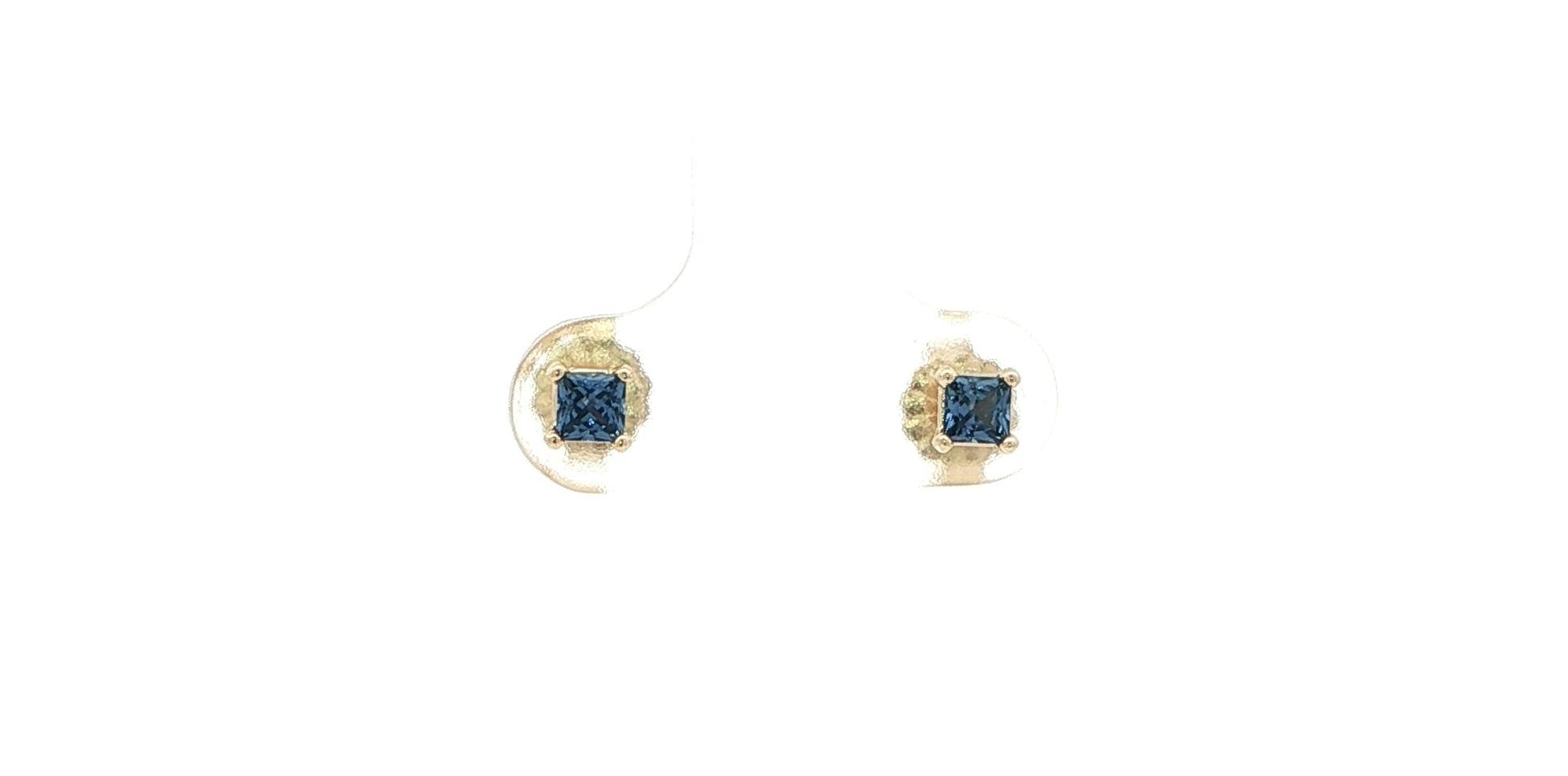 Princess-cut Montana Yogo Sapphire Stud Earrings in Yellow Gold (0.32cts TWT)