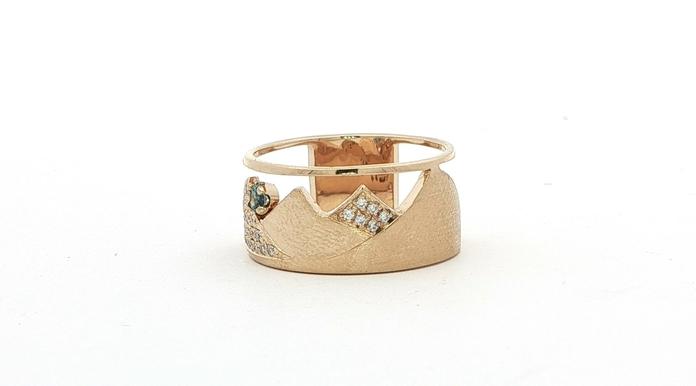 content/products/Wide Mountainscape Montana Yogo Sapphire and Pave Diamond Ring in Yellow Gold (0.30cts TWT) side