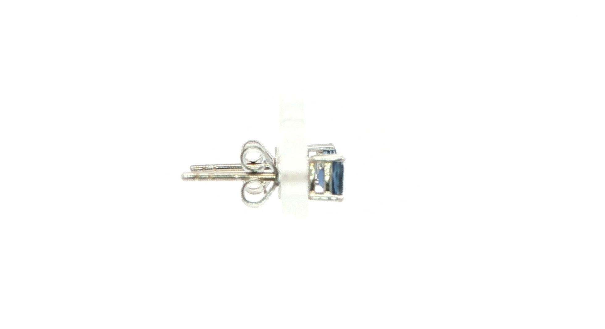 Oval-cut Montana Yogo Sapphire Stud Earrings in White Gold (0.46cts TWT) side