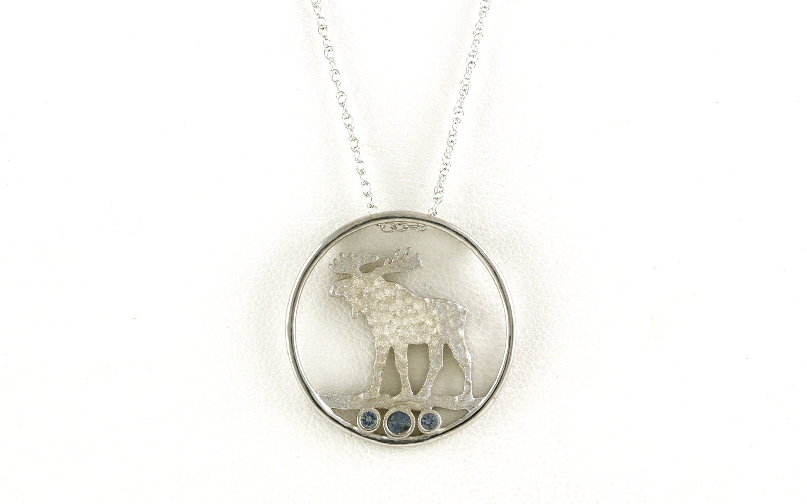 Hammered/Polished finish Moose Circle with Montana Sapphire Necklace in Sterling Silver (0.18cts TWT)