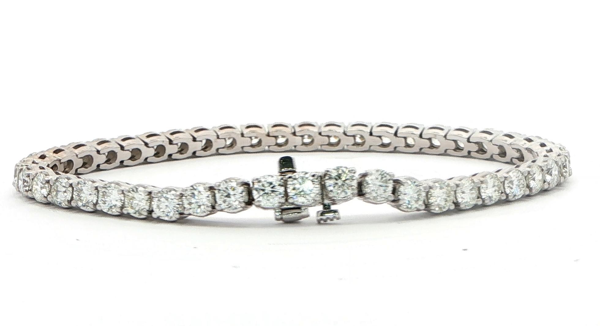Diamond Tennis Bracelet in 4-Prong Setting in White Gold (8.38cts TWT) back