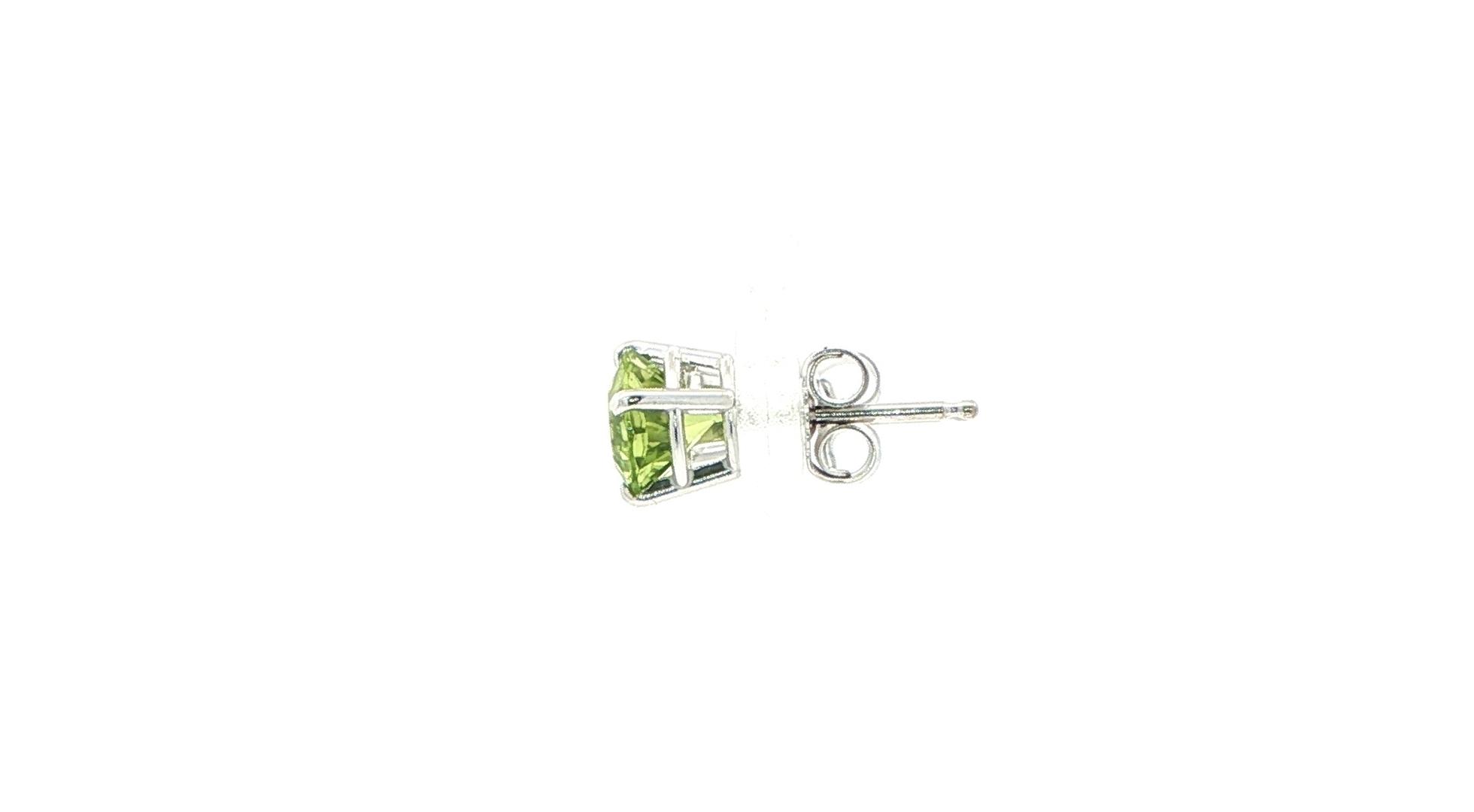 Estate Piece: Peridot Stud Earrings in 4-Prong Settings in White Gold (1.50cts TWT) side