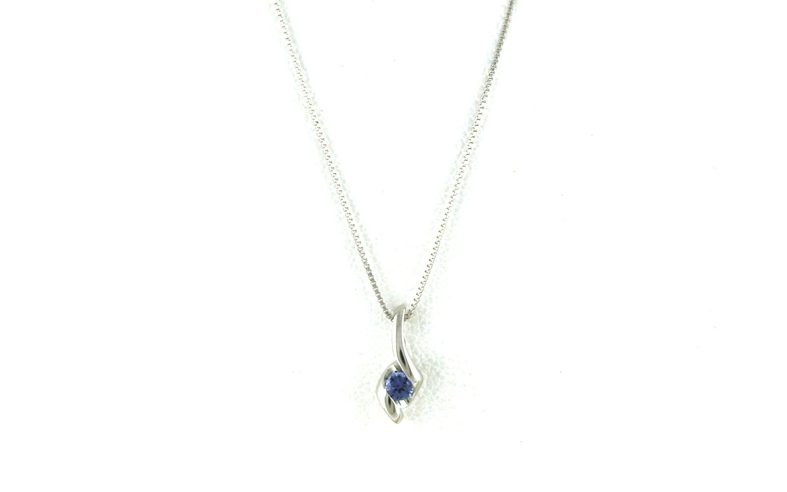 Twist Style Montana Yogo Sapphire Solitaire Necklace in White Gold (0.05ct)