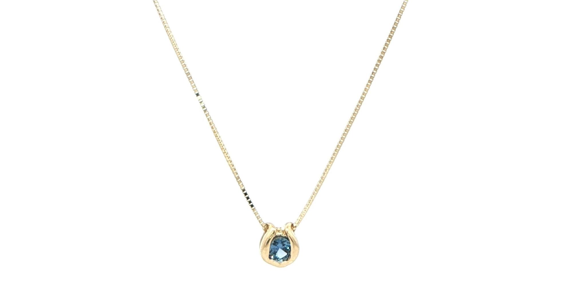 Bezel-set Montana Yogo Sapphire Solitaire Necklace in Yellow Gold (0.10cts)