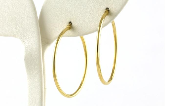 content/products/Medium Hoop Earrings in Yellow Gold (1.5x30mm)