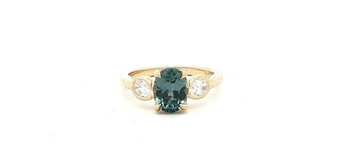 content/products/3-stone Oval Blue Green Montana Sapphire and Oval Diamond Ring in Yellow Gold (2.48cts TWT)